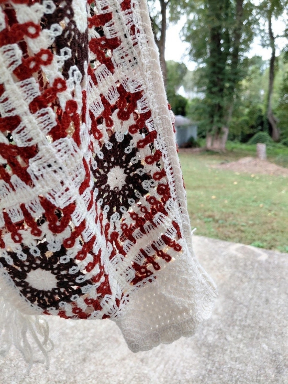 House of Harlow 1960 Crochet Floral Fringe Poncho White & Red - Picture 4 of 4